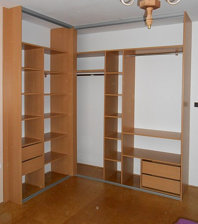 Rohová vstavaná skriňa doornet-Buk Bavária-korpus