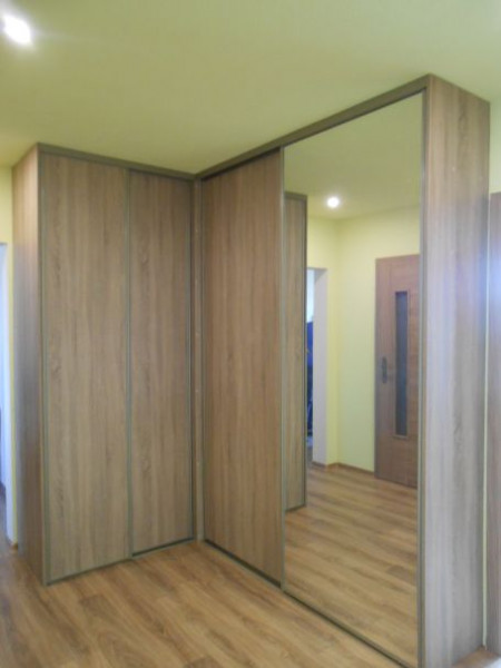 Rohová vstavaná skriňa doornet-Akácia