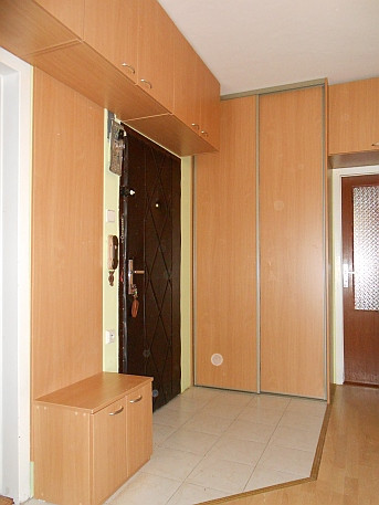 Rohová vstavaná skriňa doornet-Buk Bavária+skriňky