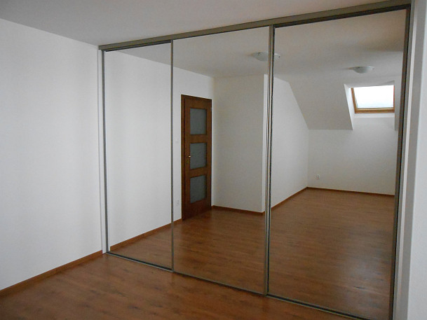 Rohová vstavaná skriňa doornet-Biela+zrkadla