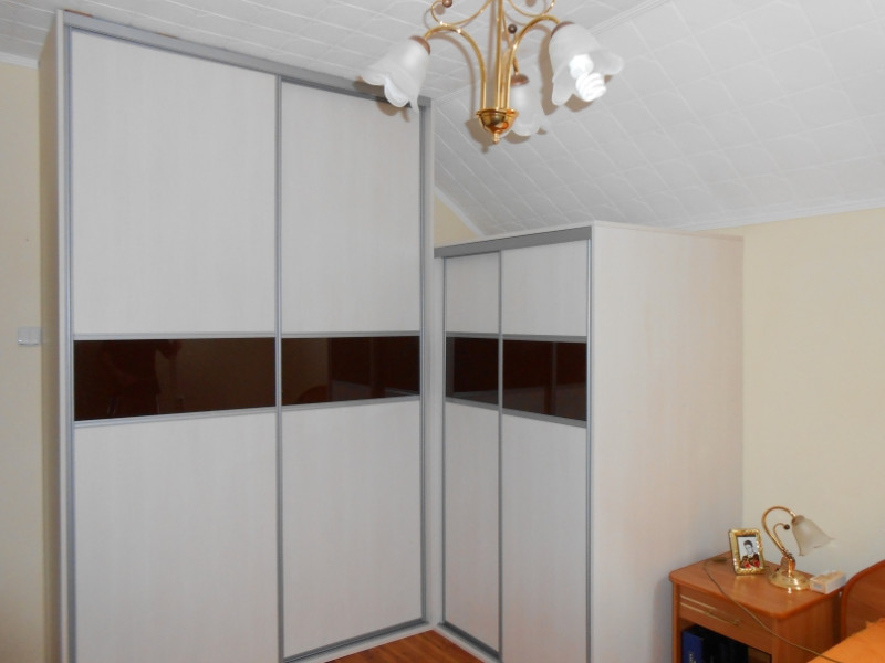 Rohová vstavaná skriňa doornet-Fineline