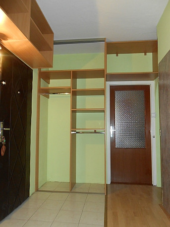 Rohová vstavaná skriňa doornet-Buk Bavária+skriňky-korpus