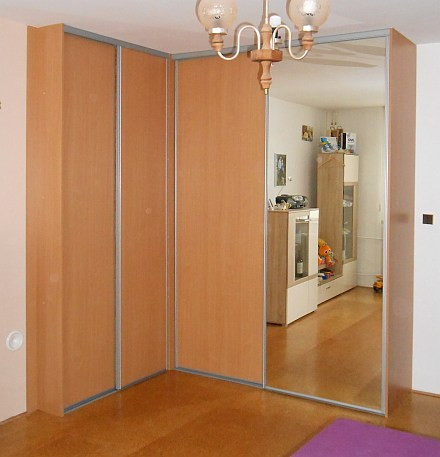 Rohová vstavaná skriňa doornet-Buk Bavária