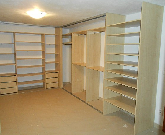 Rohová vstavaná skriňa doornet-Javor-korpus