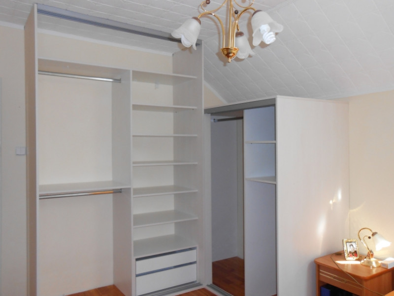 Rohová vstavaná skriňa doornet-Fineline-korpus