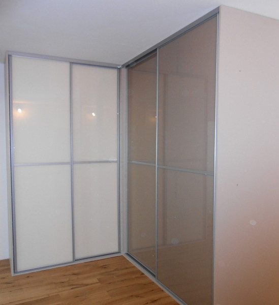 Rohová vstavaná skriňa doornet-Béžová / lacobel-korpus